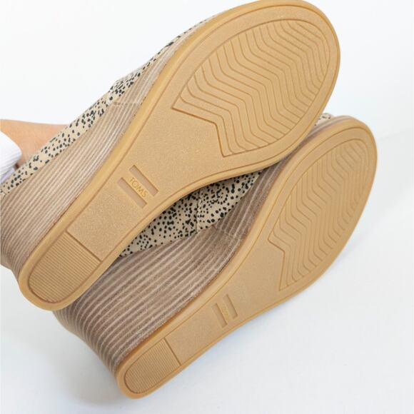 TOMS Michelle Wedge Heel Pump Sand Tiny Cheetah Peep Toe Canvas Women's 7 - Picture 7 of 8